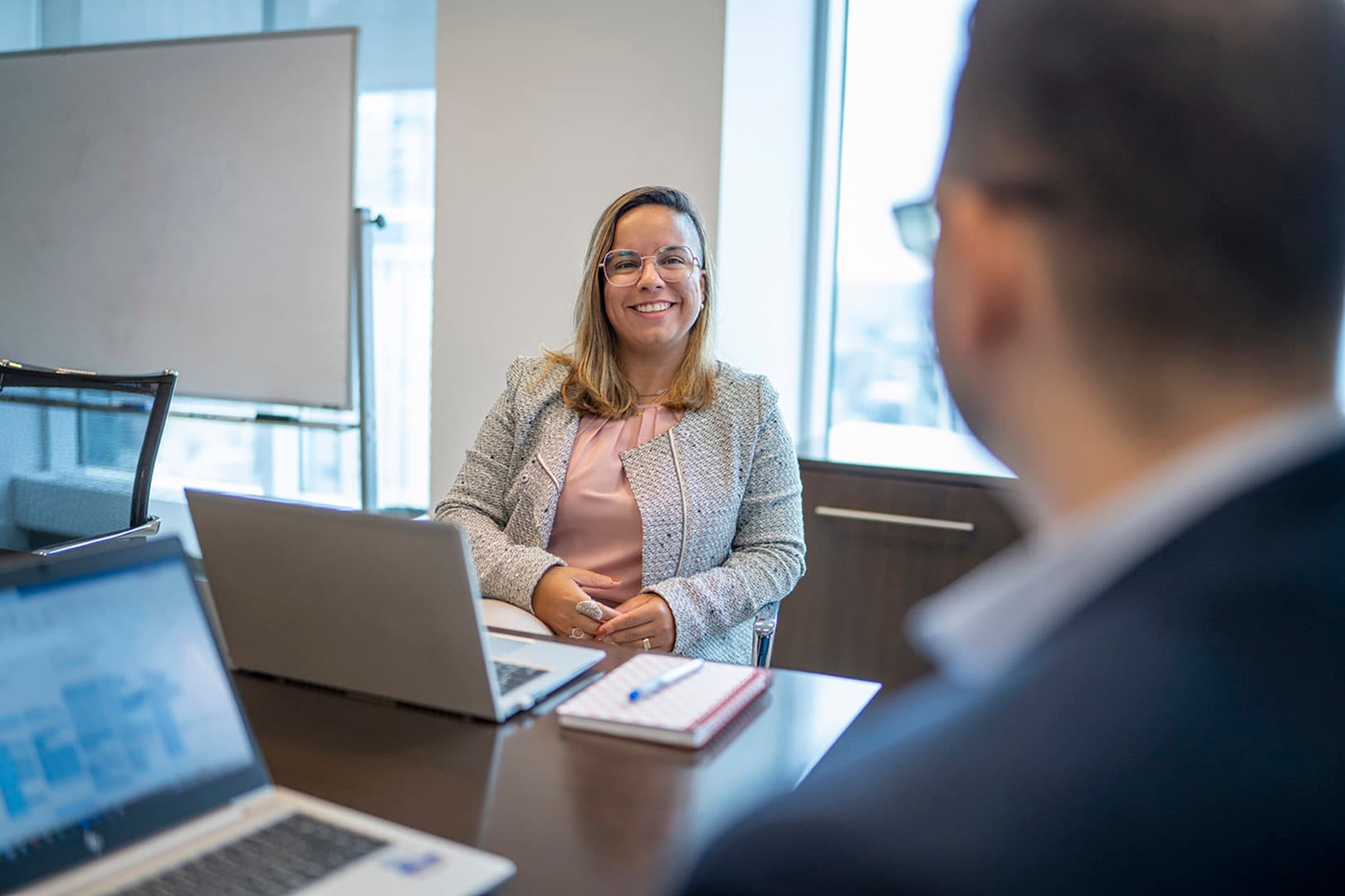 element-business-meeting-woman-smiling element-business-meeting-woman-smiling