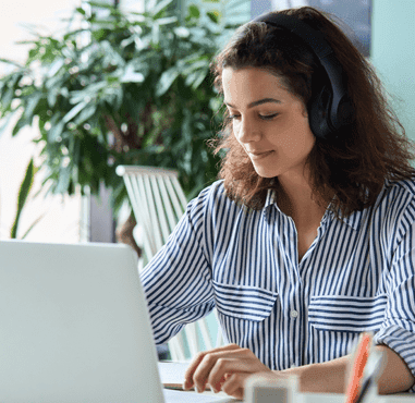 content-card-woman-working-on-computer-381x370-min content-card-woman-working-on-computer-381x370-min