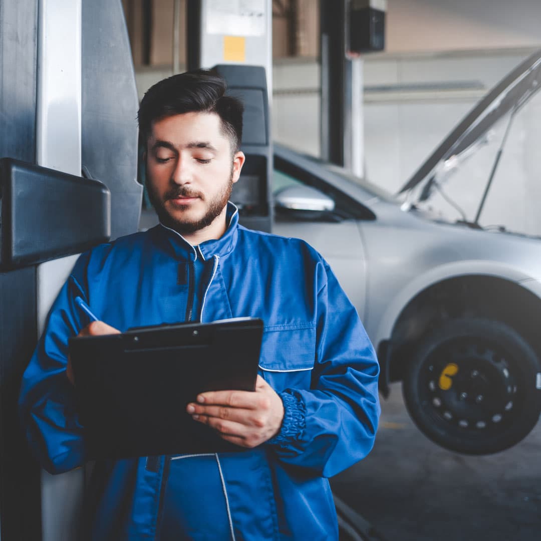 auto-mechanic-writes-on-clipboard-car-service-con-2024-10-22-05-19-19-utc1-1 auto-mechanic-writes-on-clipboard-car-service-con-2024-10-22-05-19-19-utc1-1