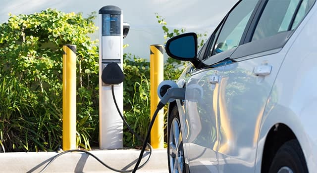 hero-white-ev-charging-min hero-white-ev-charging-min