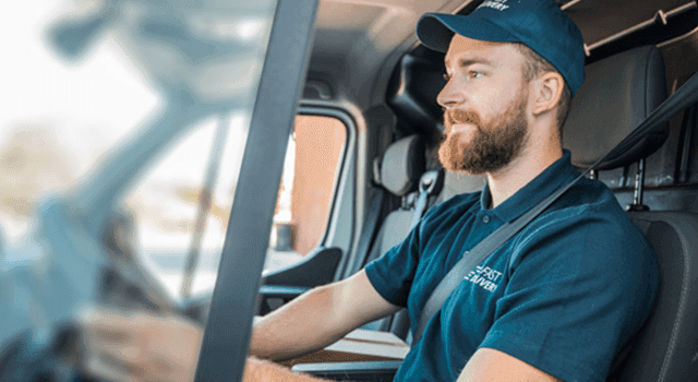 hero-truck-solutions-driver-640x350-min hero-truck-solutions-driver-640x350-min